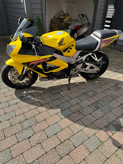 Honda CBR 900 RR Fireblade 2 of 5
