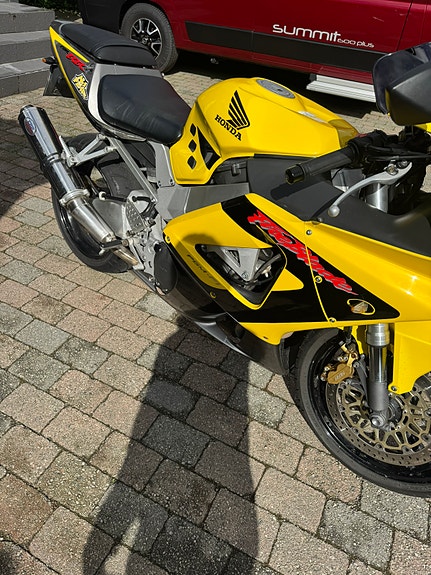 Honda CBR 900 RR Fireblade 5 of 5