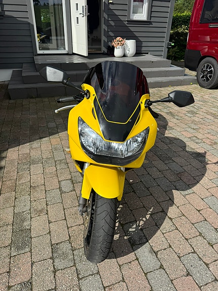 Honda CBR 900 RR Fireblade 4 of 5