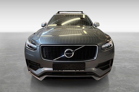 Volvo XC90 2 of 5