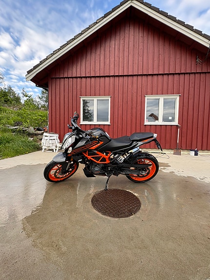 KTM 125 Duke 3 of 5