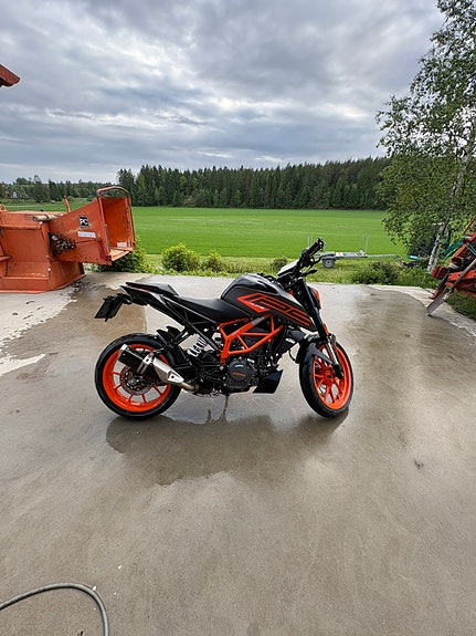 KTM 125 Duke 4 of 5