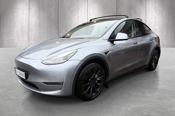 Tesla Model Y 3 of 5