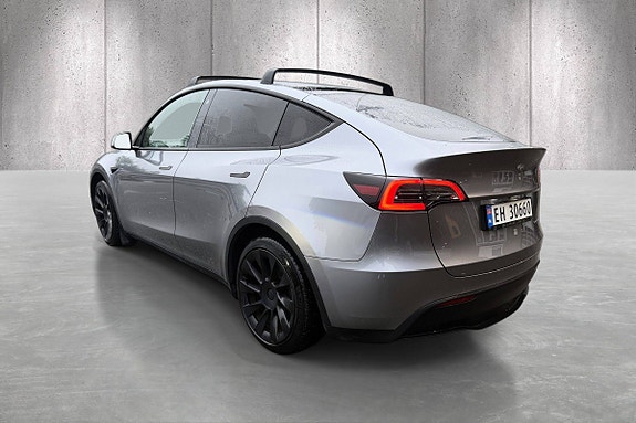 Tesla Model Y 5 of 5