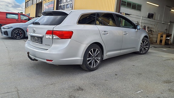 Toyota Avensis 5 of 5