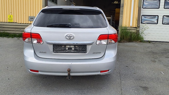 Toyota Avensis 4 of 5