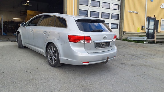 Toyota Avensis 3 of 5