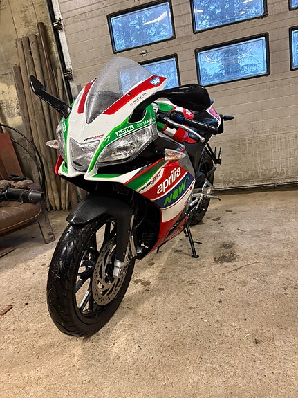 Aprilia RS 125 2 of 5