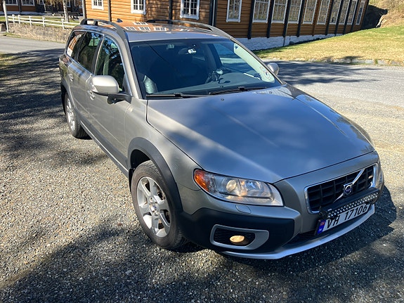 Volvo XC70 4 of 5