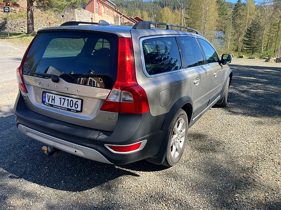 Volvo XC70 2 of 5