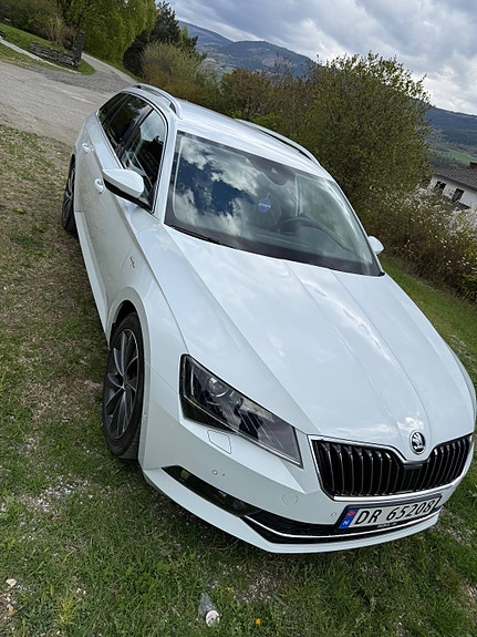 Skoda Superb 2 of 5