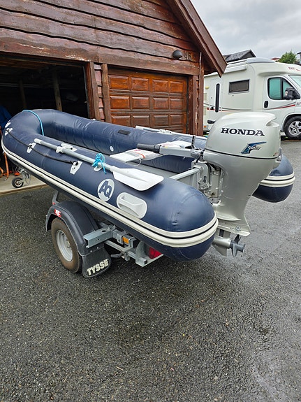 Båt med motor og båthenger vurderes solgt 2 of 3