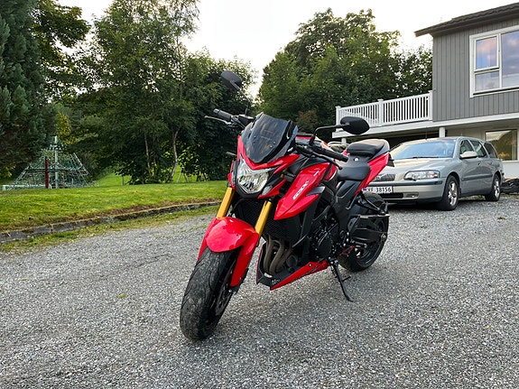 Suzuki GSX-S 750 3 of 4