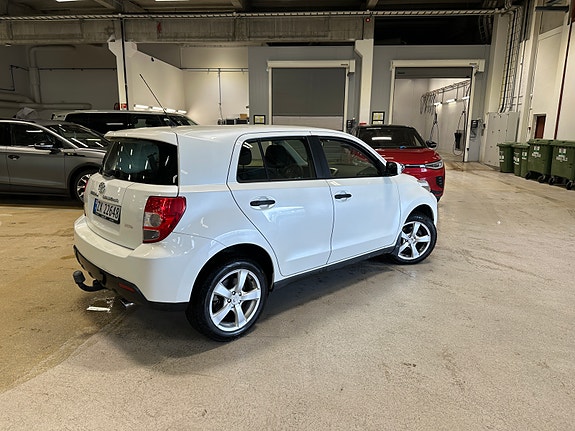 Toyota Urban Cruiser 3 of 5