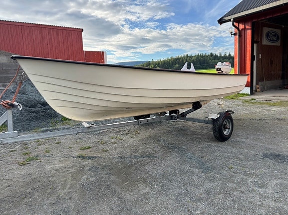 12.5 fots båt med 4 hk påhengsmotor selges 5 of 5