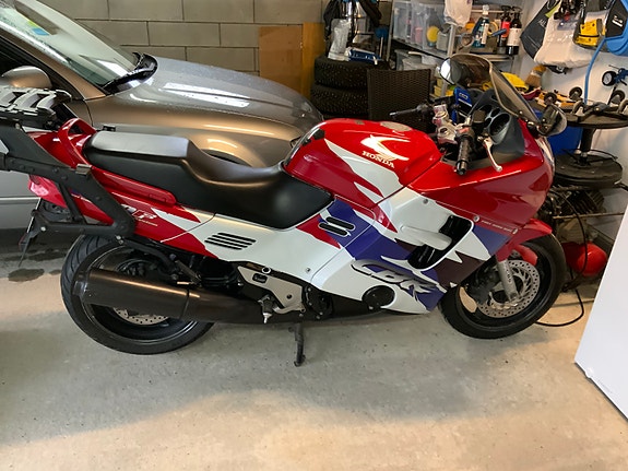 Honda CBR 1000 F 4 of 5