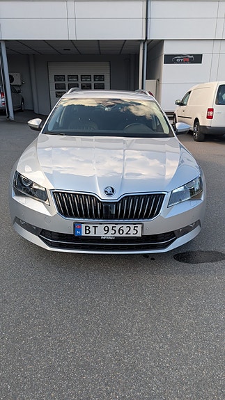 Skoda Superb 2 of 5