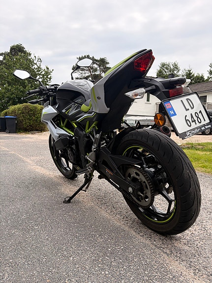 Kawasaki Z 125 2 of 5