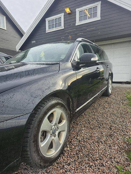 Volvo V70 3 of 9