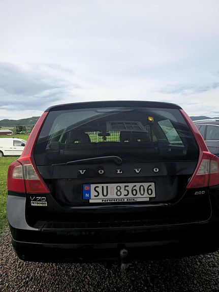 Volvo V70 2 of 9