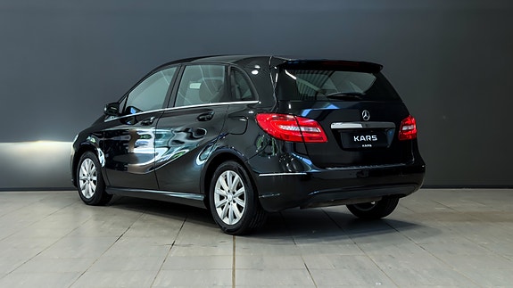 Mercedes-Benz B200 3 of 5