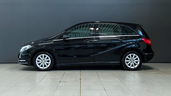 Mercedes-Benz B200 2 of 5