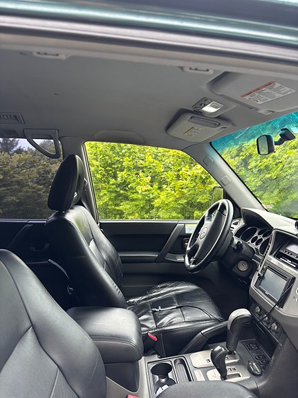 Mitsubishi Pajero 4 of 5