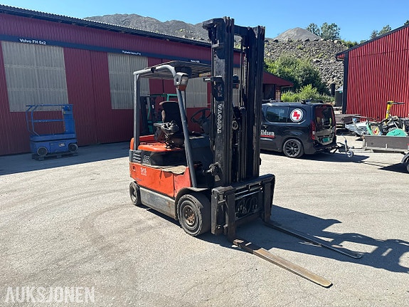 Toyota 7FBMF25 elektrisk gaffeltruck – 2,5 tonn – 6,0 m løftehøyde – 4 funksjoner 4 of 5