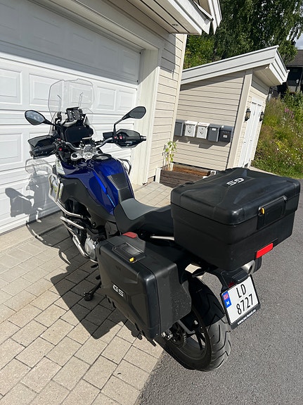 BMW F 750 GS 2 of 5