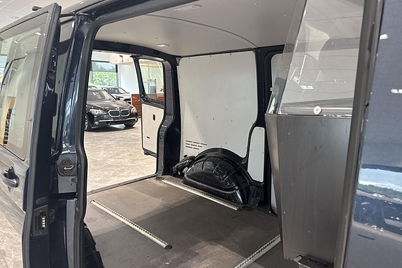 Volkswagen Transporter 11 of 17