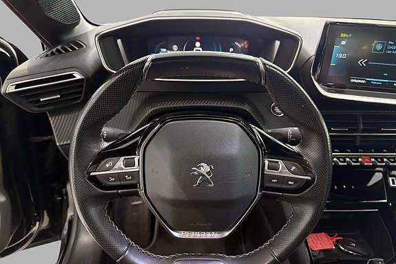 Peugeot e-208 12 of 24