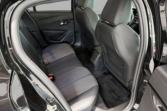 Peugeot e-208 17 of 24