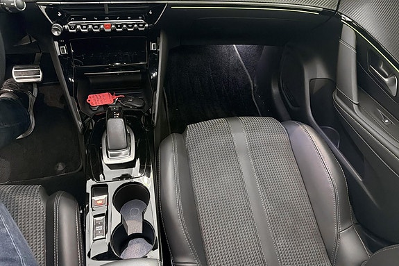 Peugeot e-208 14 of 24