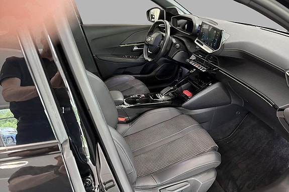 Peugeot e-208 15 of 24