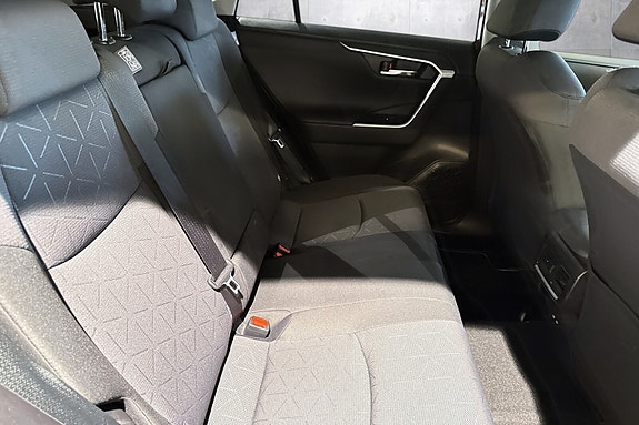 Toyota RAV4 16 of 23