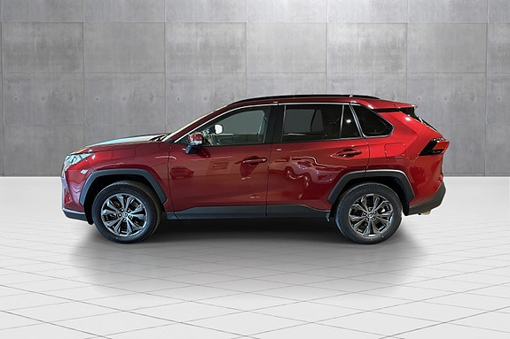 Toyota RAV4 2 of 23