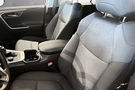 Toyota RAV4 9 of 23