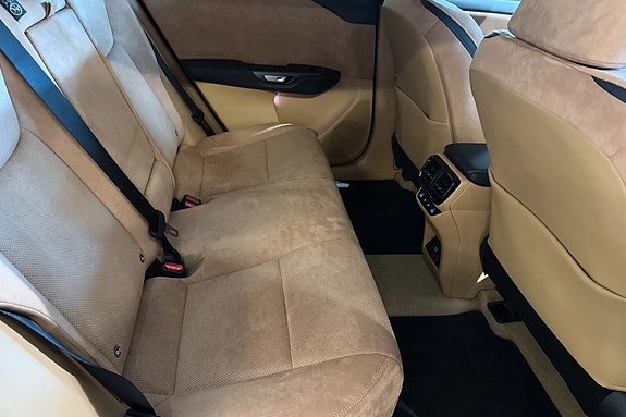 Lexus RZ450e 17 of 21