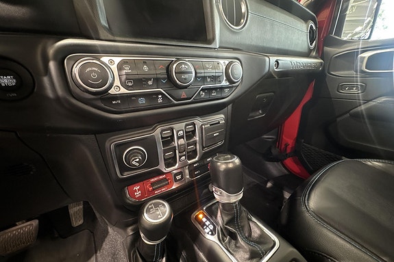 Jeep Wrangler 14 of 27
