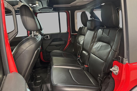 Jeep Wrangler 16 of 27