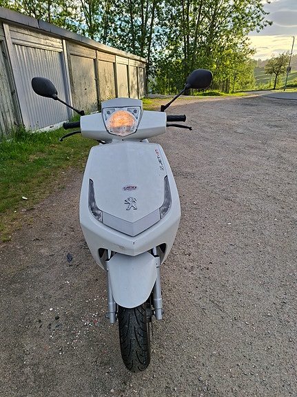 Peugeot Vivacity 2 of 4