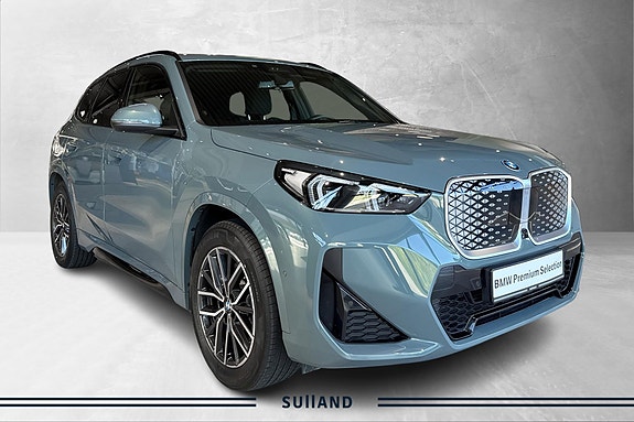 BMW iX1 7 of 24