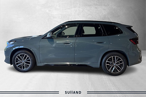 BMW iX1 2 of 24