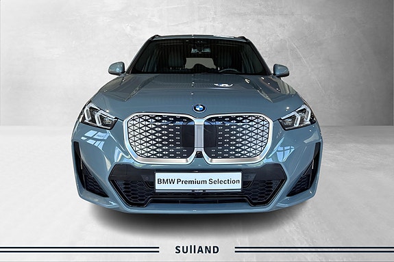BMW iX1 8 of 24