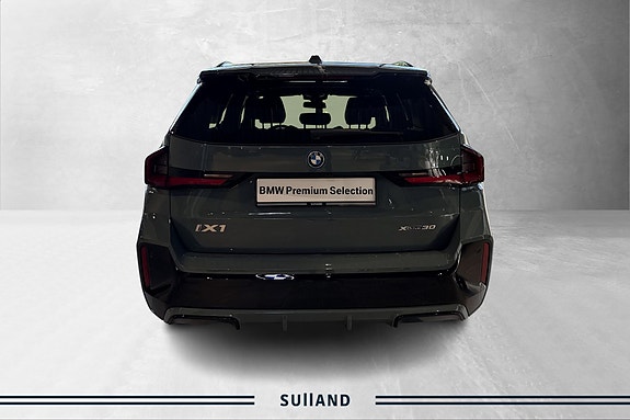 BMW iX1 4 of 24