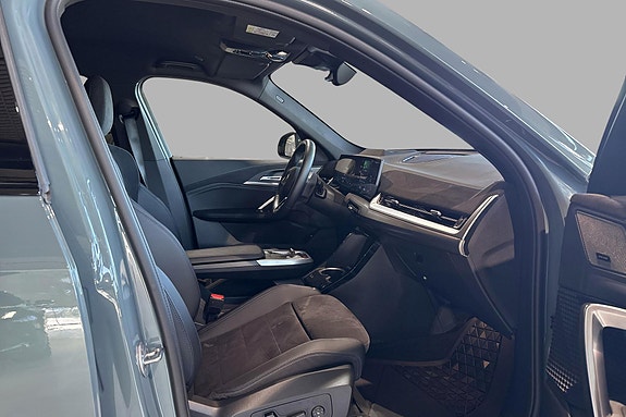 BMW iX1 15 of 24