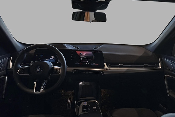 BMW iX1 9 of 24