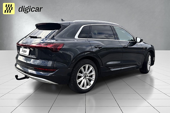 Audi e-tron 3 of 5