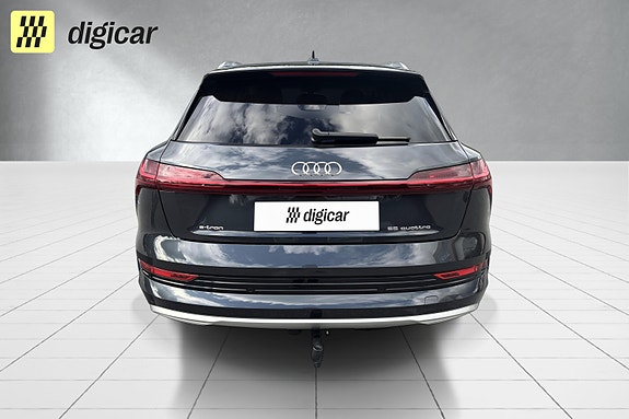 Audi e-tron 4 of 5