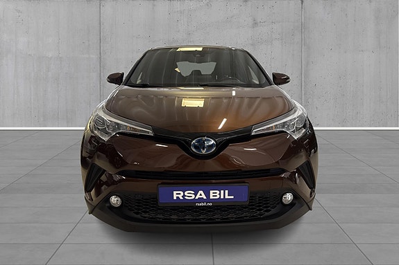 Toyota C-HR 2 of 5